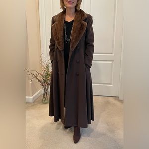Brown 100% wool fabric long coat w fur or Faux fur Layered collar Model is 5’5”